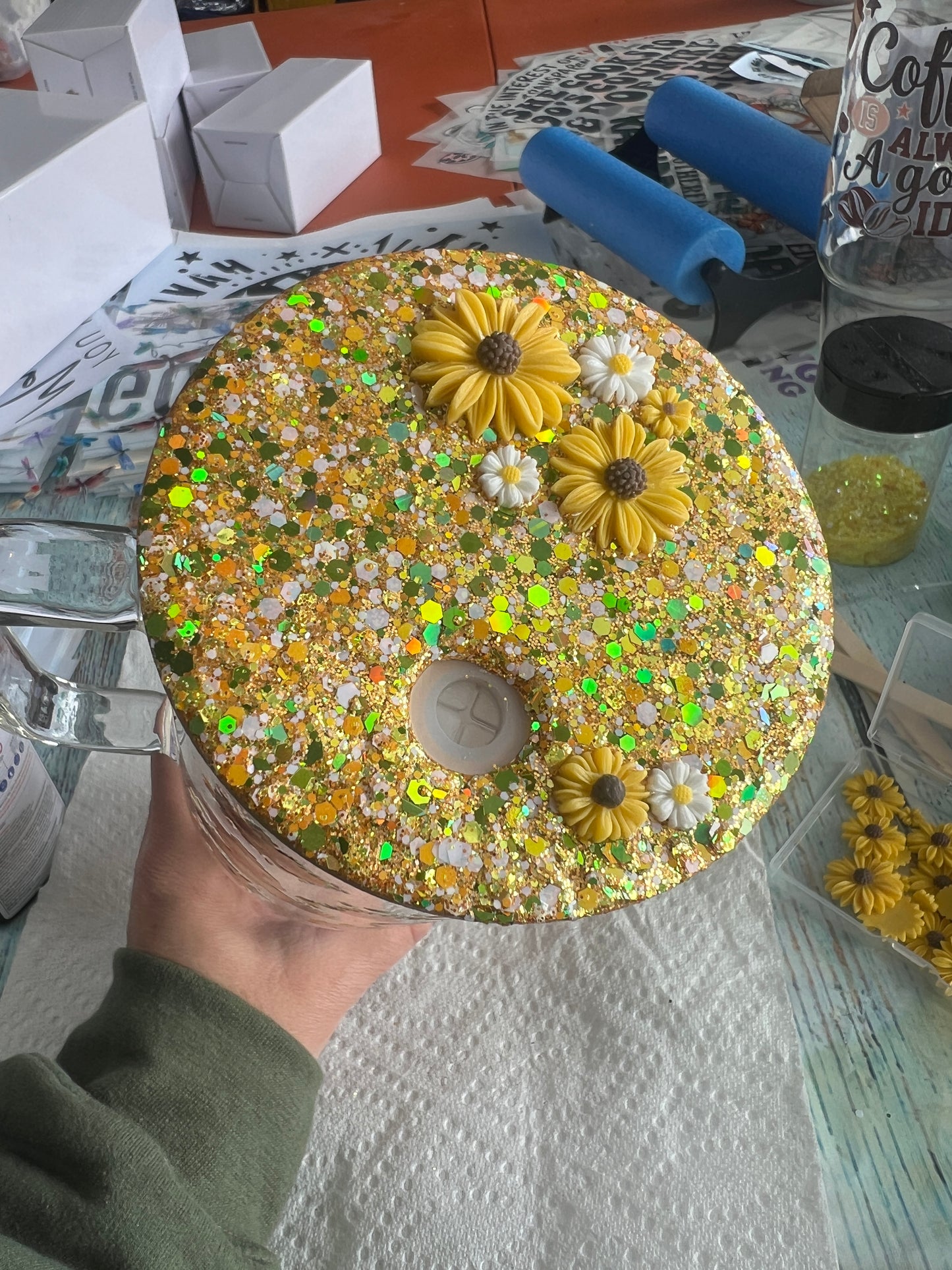 Decorative 40oz glass tumbler with extras