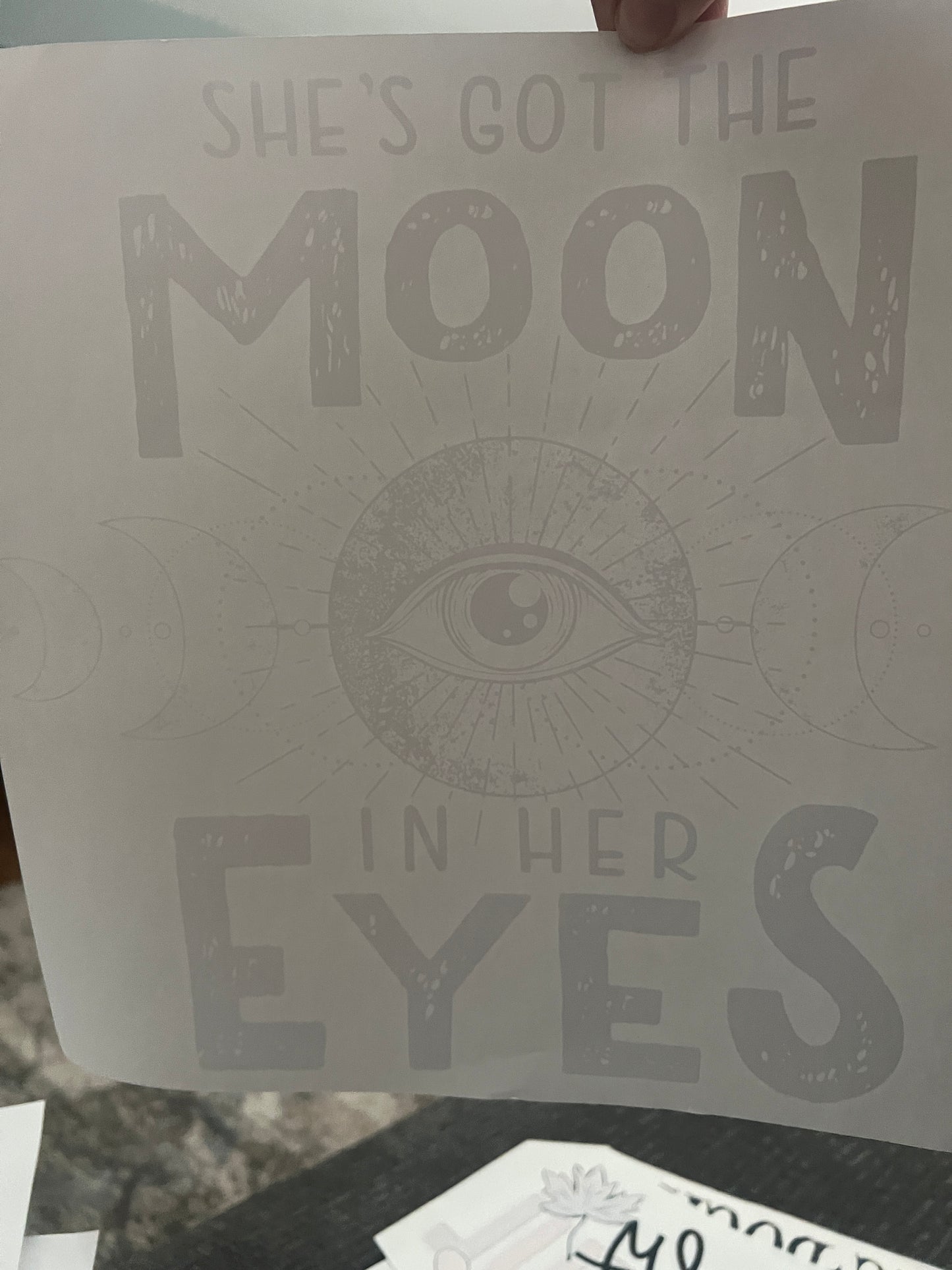 Moon in her eyes (white)